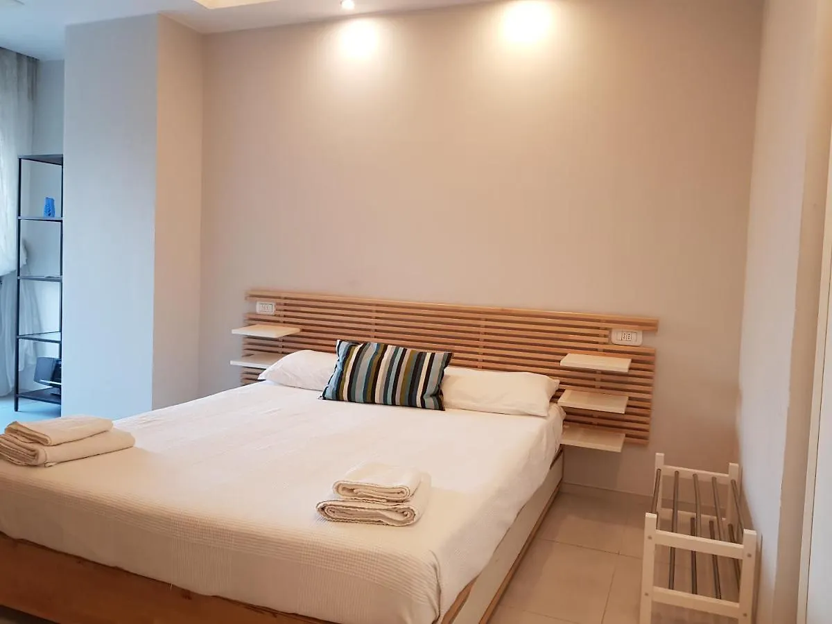 Apartment Modern Flat With Lake View & Private Beach! Toscolano Maderno