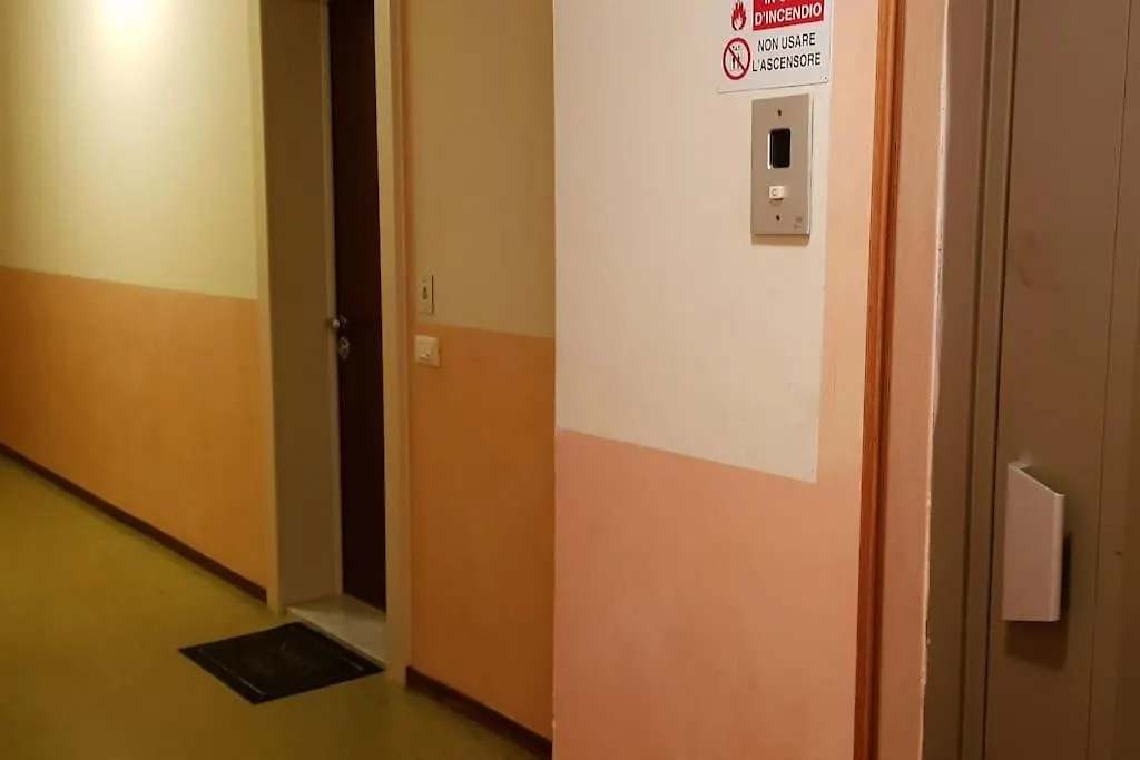 Apartment Modern Flat With Lake View & Private Beach! Toscolano Maderno