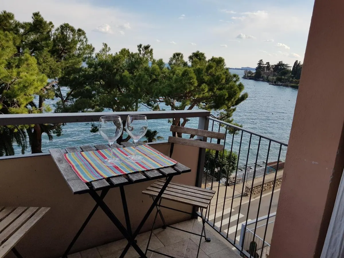 Apartment Modern Flat With Lake View & Private Beach! Toscolano Maderno