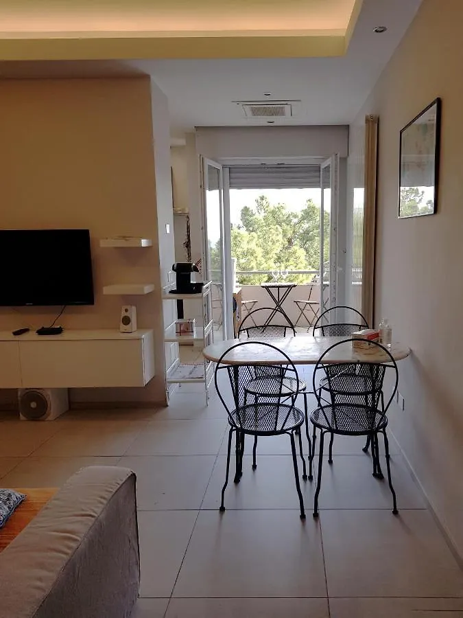 Apartment Modern Flat With Lake View & Private Beach! Toscolano Maderno Italy
