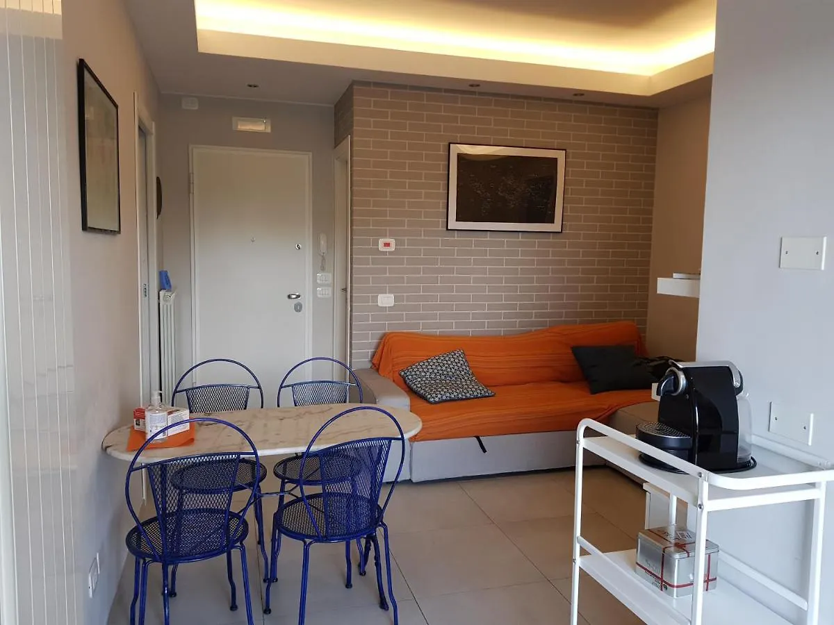 Modern Flat With Lake View & Private Beach! Toscolano Maderno Italy