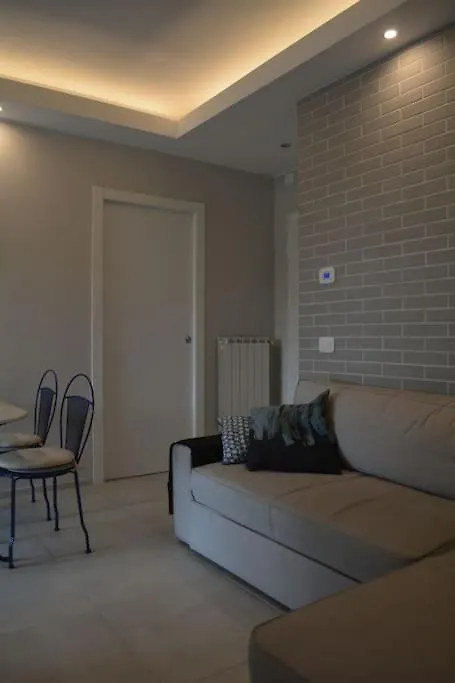 Modern Flat With Lake View & Private Beach! Toscolano Maderno Apartment