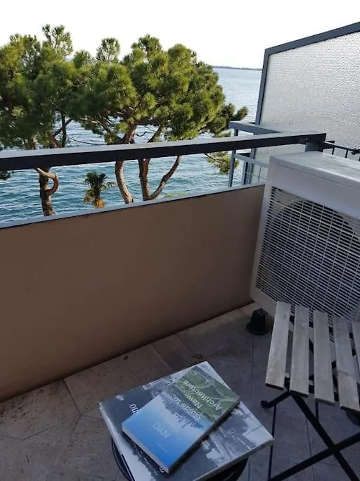 Modern Flat With Lake View & Private Beach! Toscolano Maderno Italy