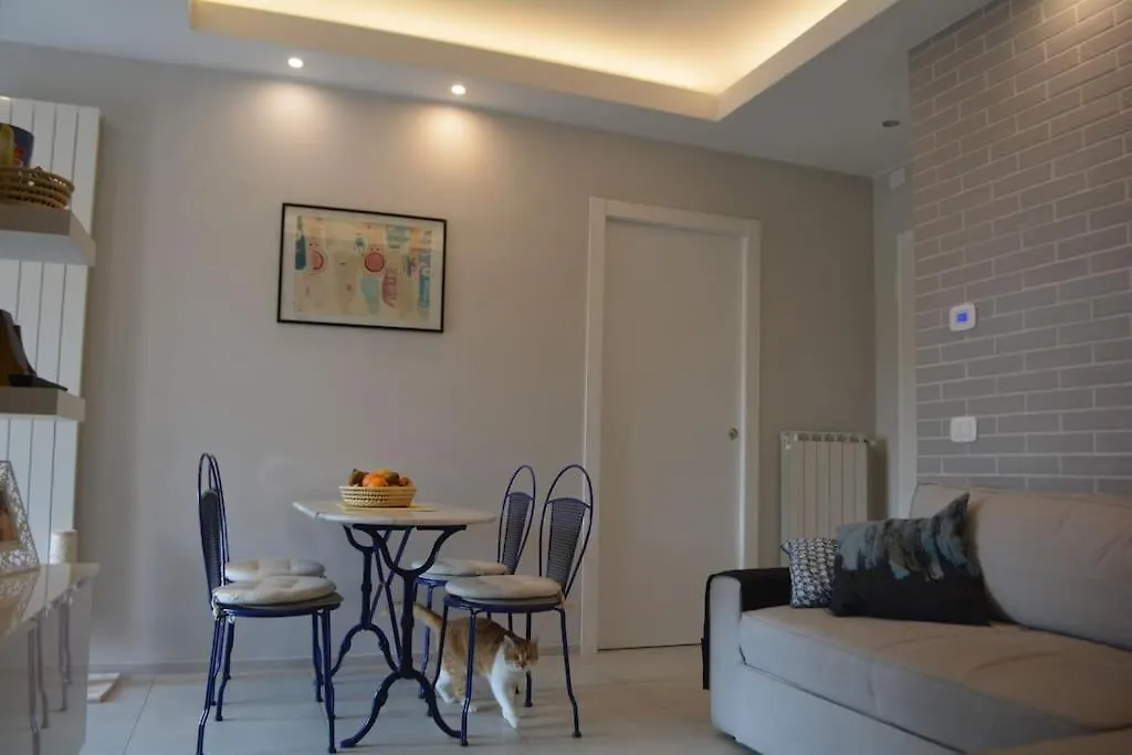 Modern Flat With Lake View & Private Beach! Toscolano Maderno 0*,