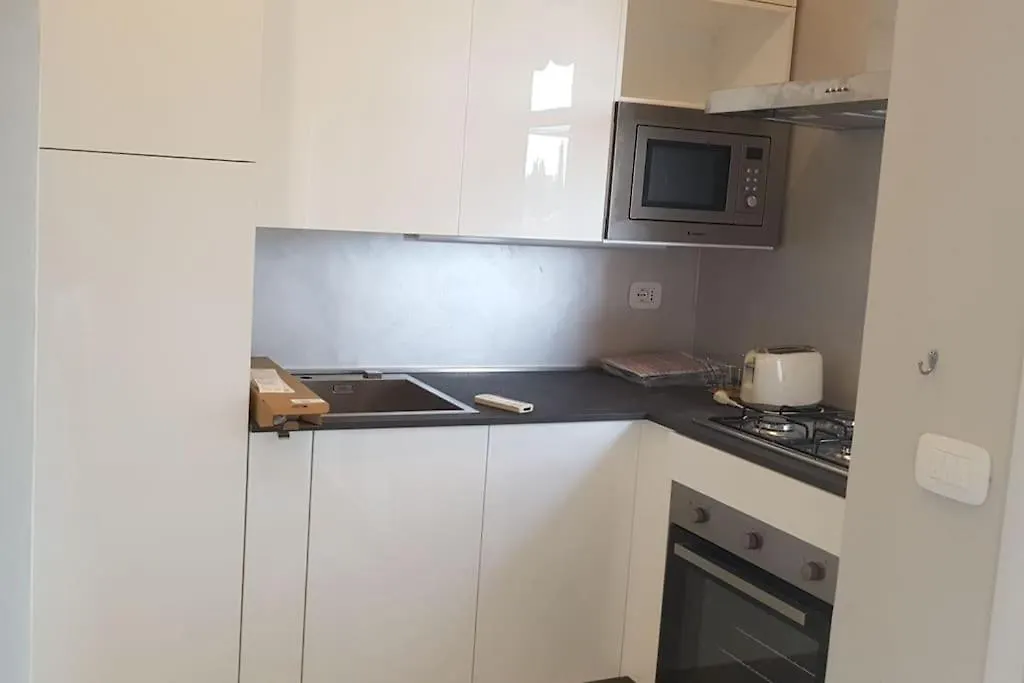 Apartment Modern Flat With Lake View & Private Beach! Toscolano Maderno