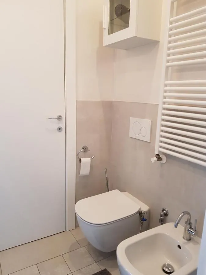 Modern Flat With Lake View & Private Beach! Toscolano Maderno 0*,