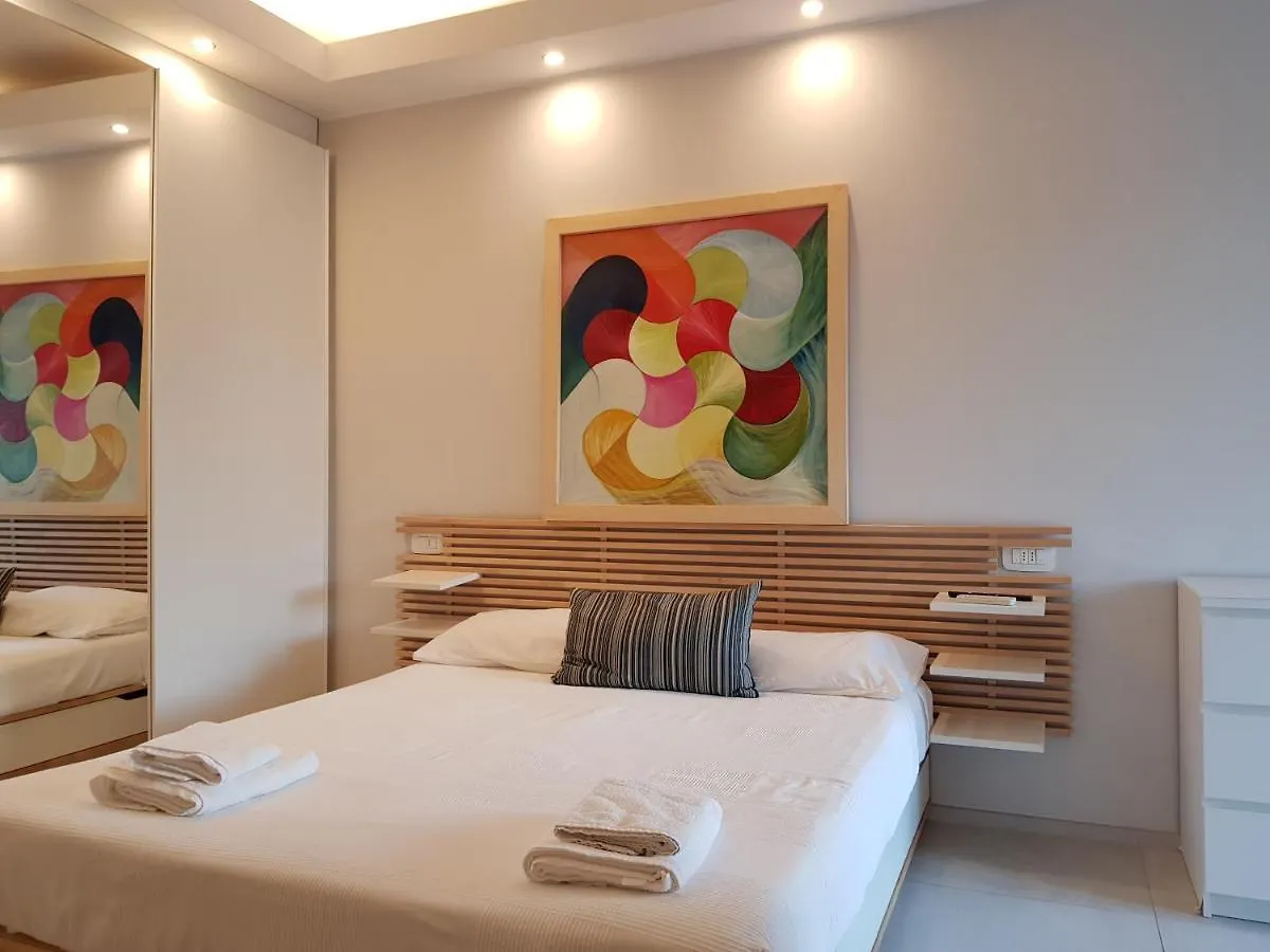 Apartment Modern Flat With Lake View & Private Beach! Toscolano Maderno Italy