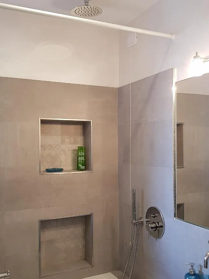 Modern Flat With Lake View & Private Beach! Toscolano Maderno