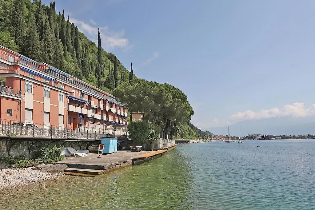 Modern Flat With Lake View & Private Beach! Toscolano Maderno