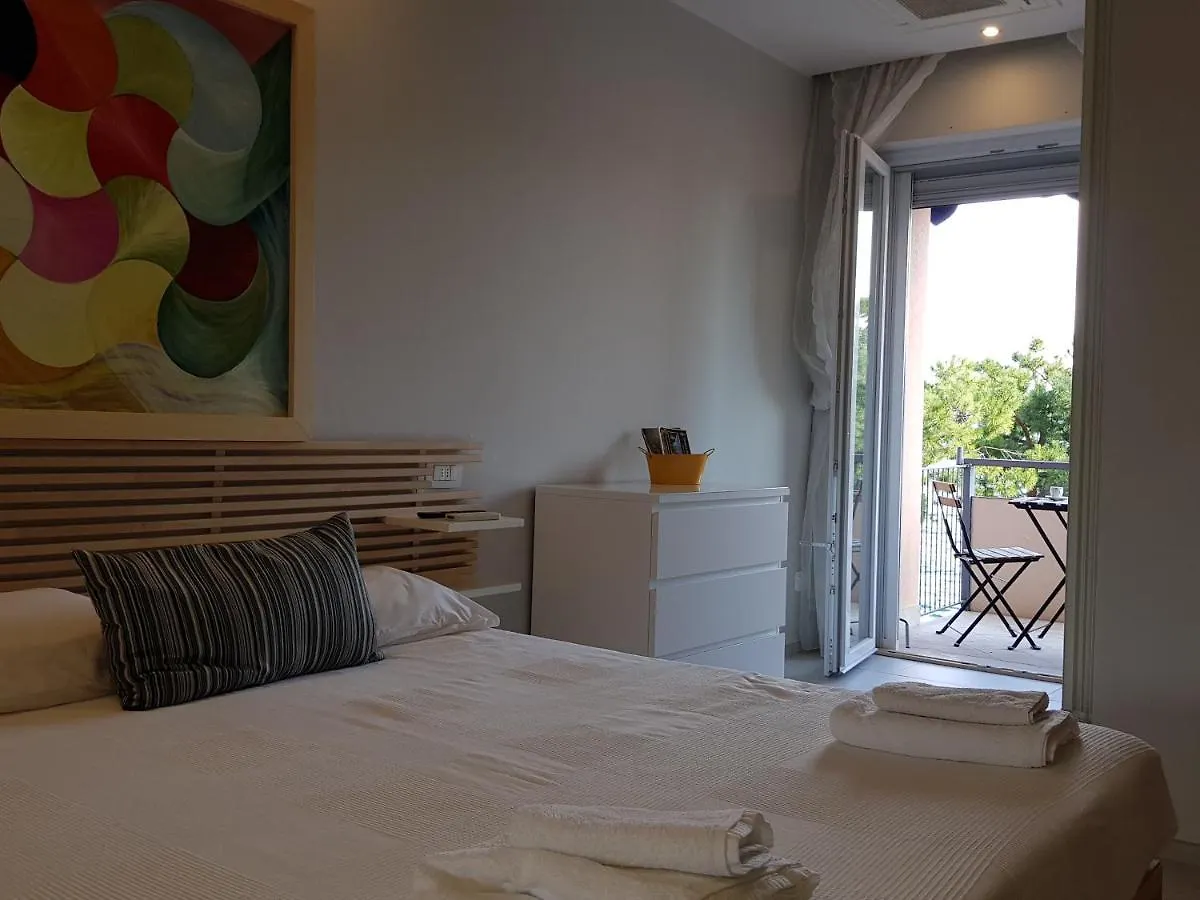 Apartment Modern Flat With Lake View & Private Beach! Toscolano Maderno Italy