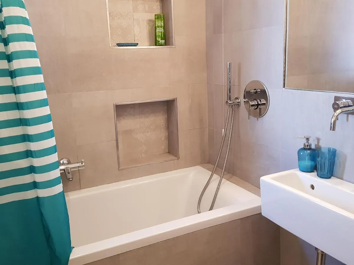 Apartment Modern Flat With Lake View & Private Beach! Toscolano Maderno