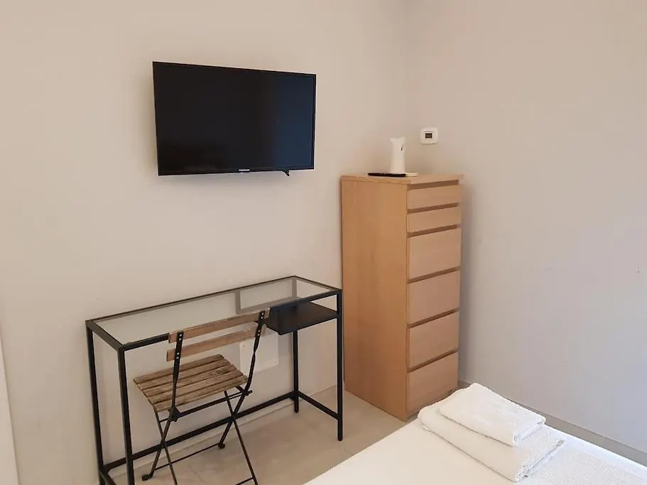 Apartment Modern Flat With Lake View & Private Beach! Toscolano Maderno